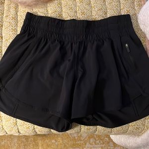 Lululemon Tracker shorts 4inch
